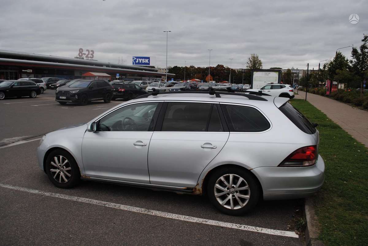Volkswagen Golf 2010 — interior