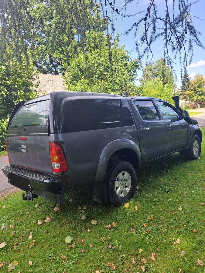 Toyota Hilux 2011 — вигляд ззаду