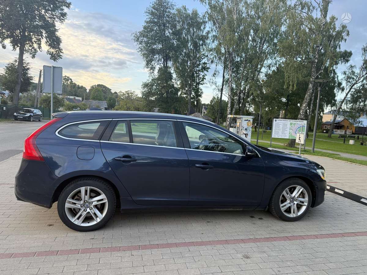 Volvo V60 2014 — photo 11