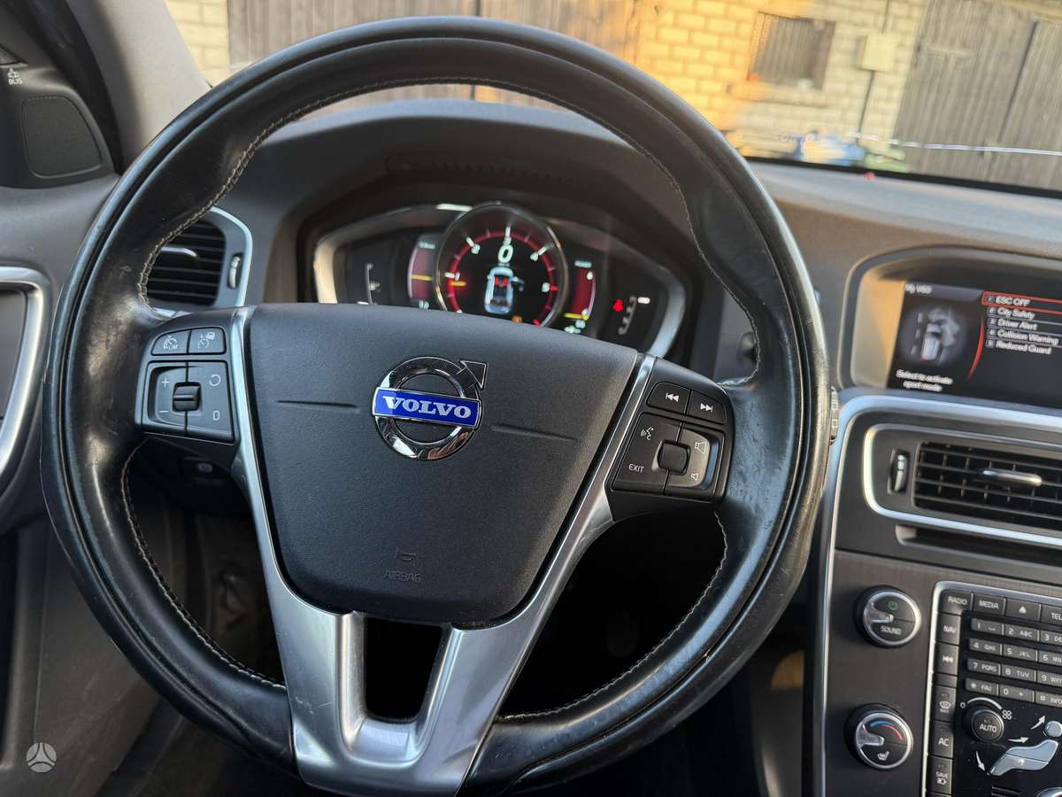Volvo V60 2014 — photo 19