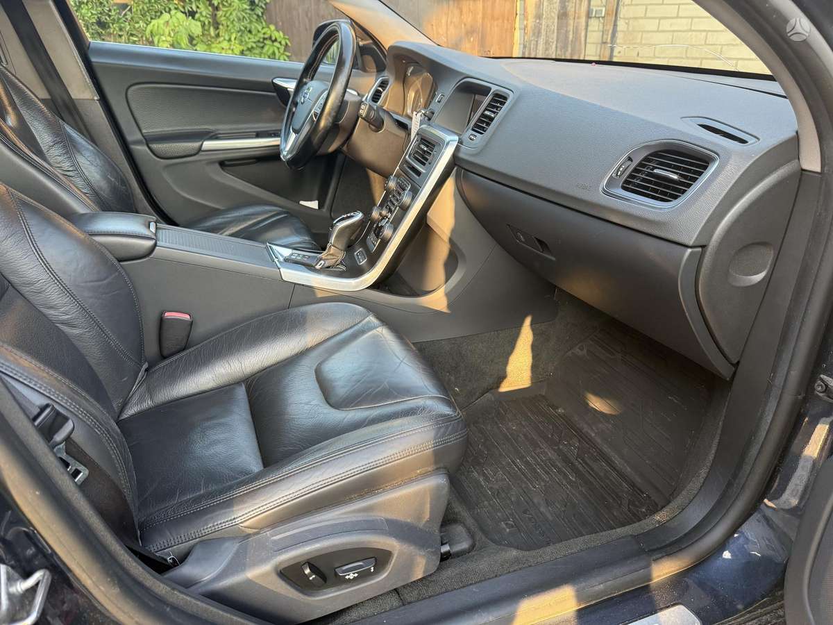 Volvo V60 2014 — photo 28