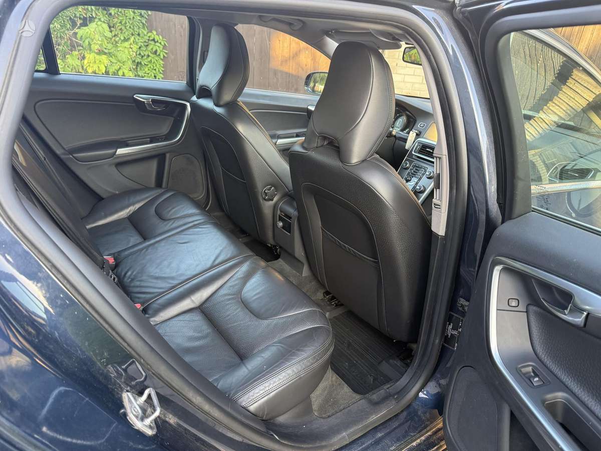 Volvo V60 2014 — photo 29