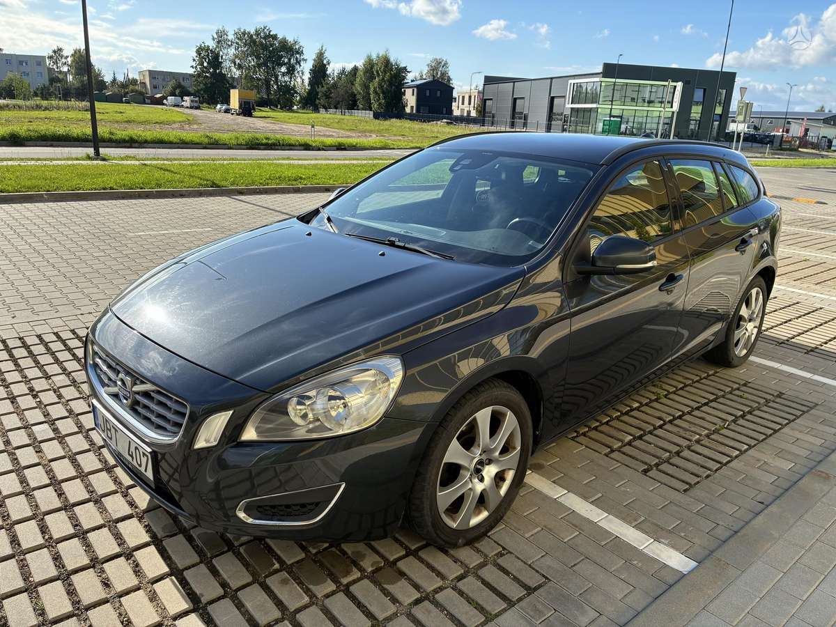 Volvo V60 2011 — rear view