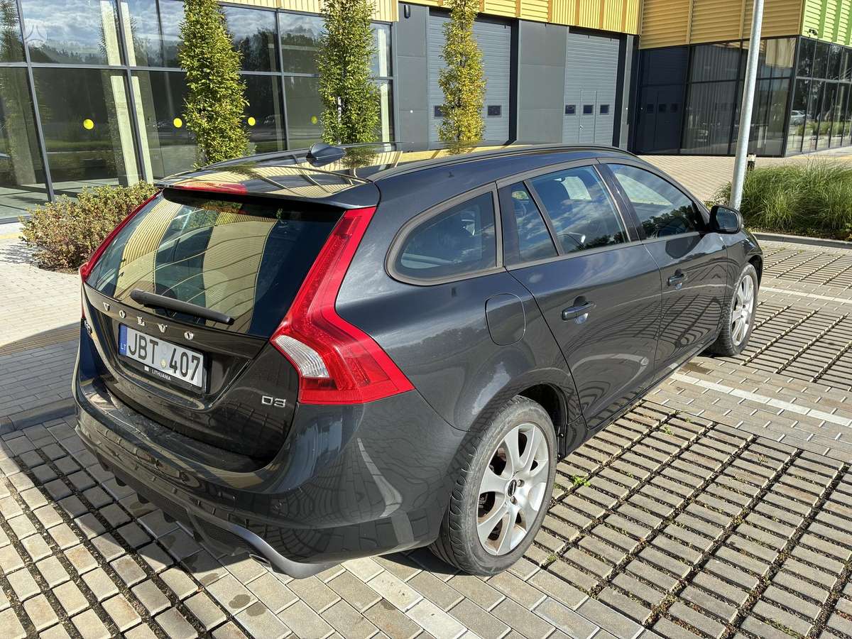 Volvo V60 2011 — interior