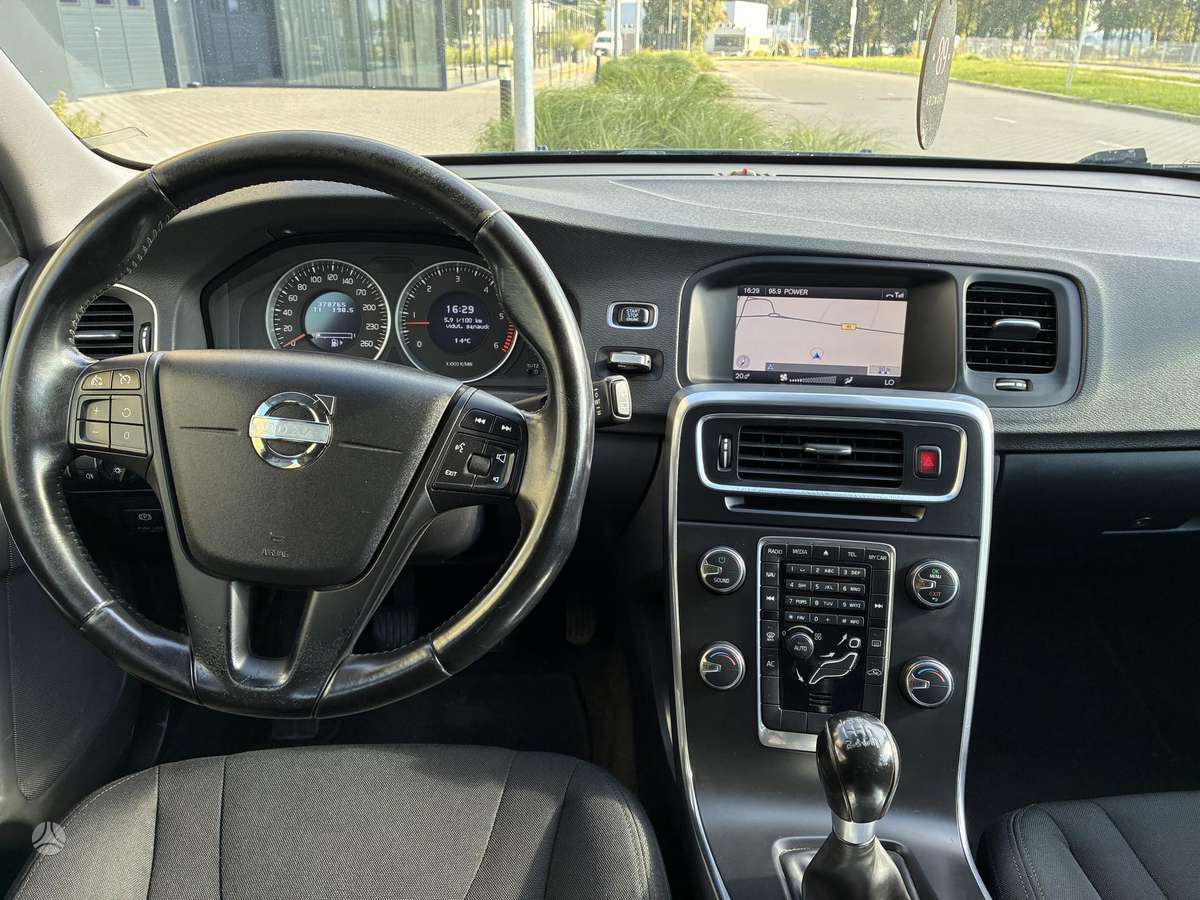 Volvo V60 2011 — photo 5