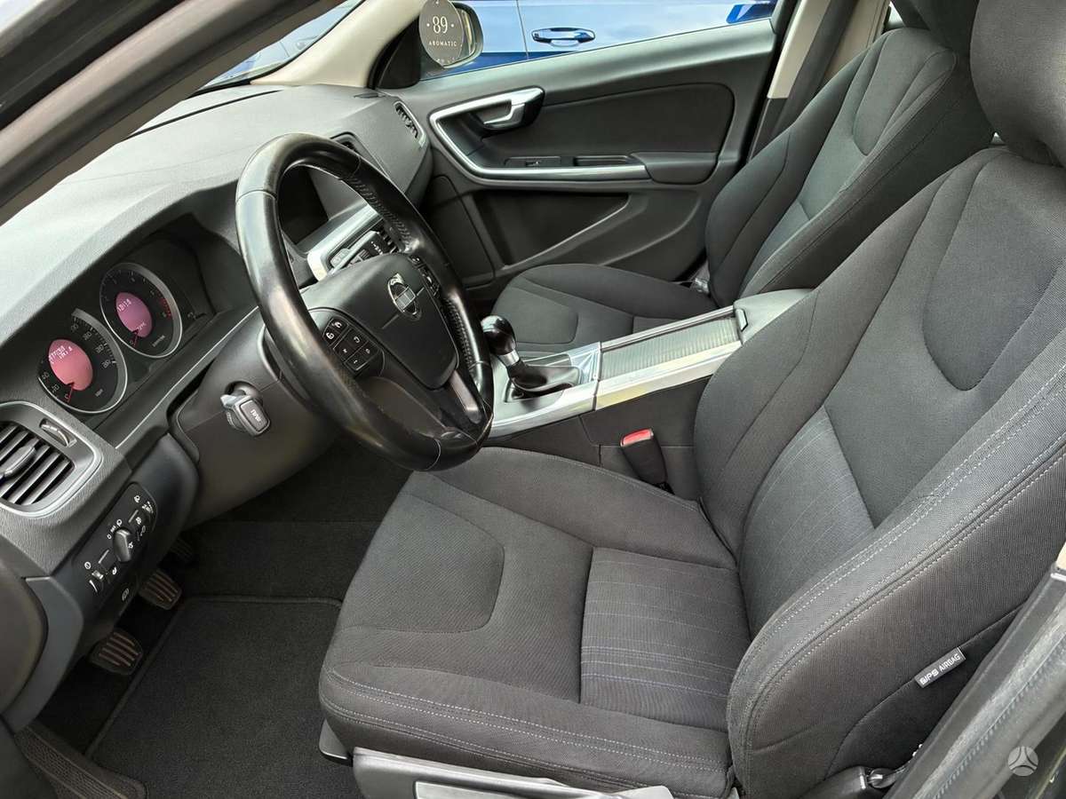 Volvo V60 2011 — photo 6
