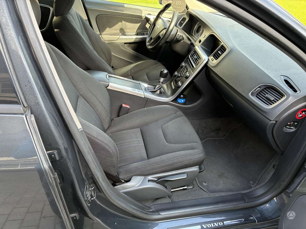 Volvo V60 2011 — photo 7