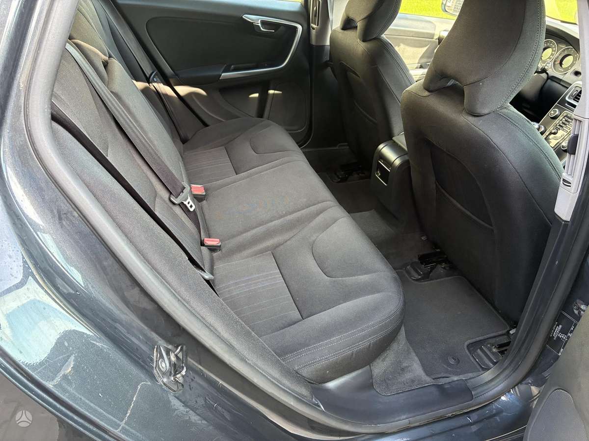 Volvo V60 2011 — photo 8