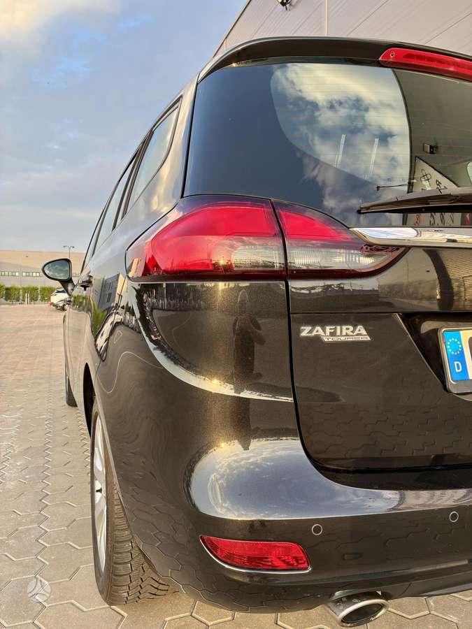Opel Zafira 2015 — photo 10