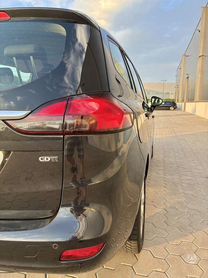 Opel Zafira 2015 — photo 11