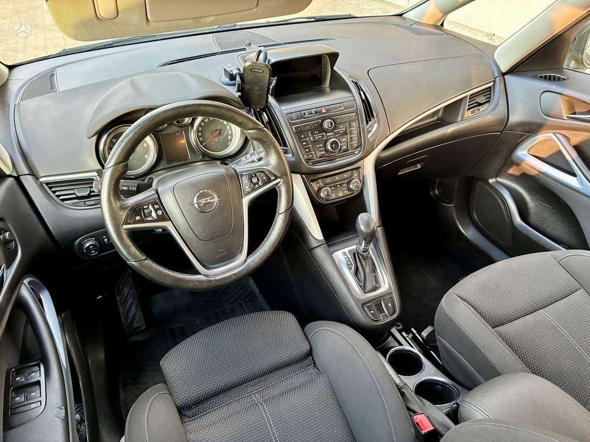 Opel Zafira 2015 — photo 12