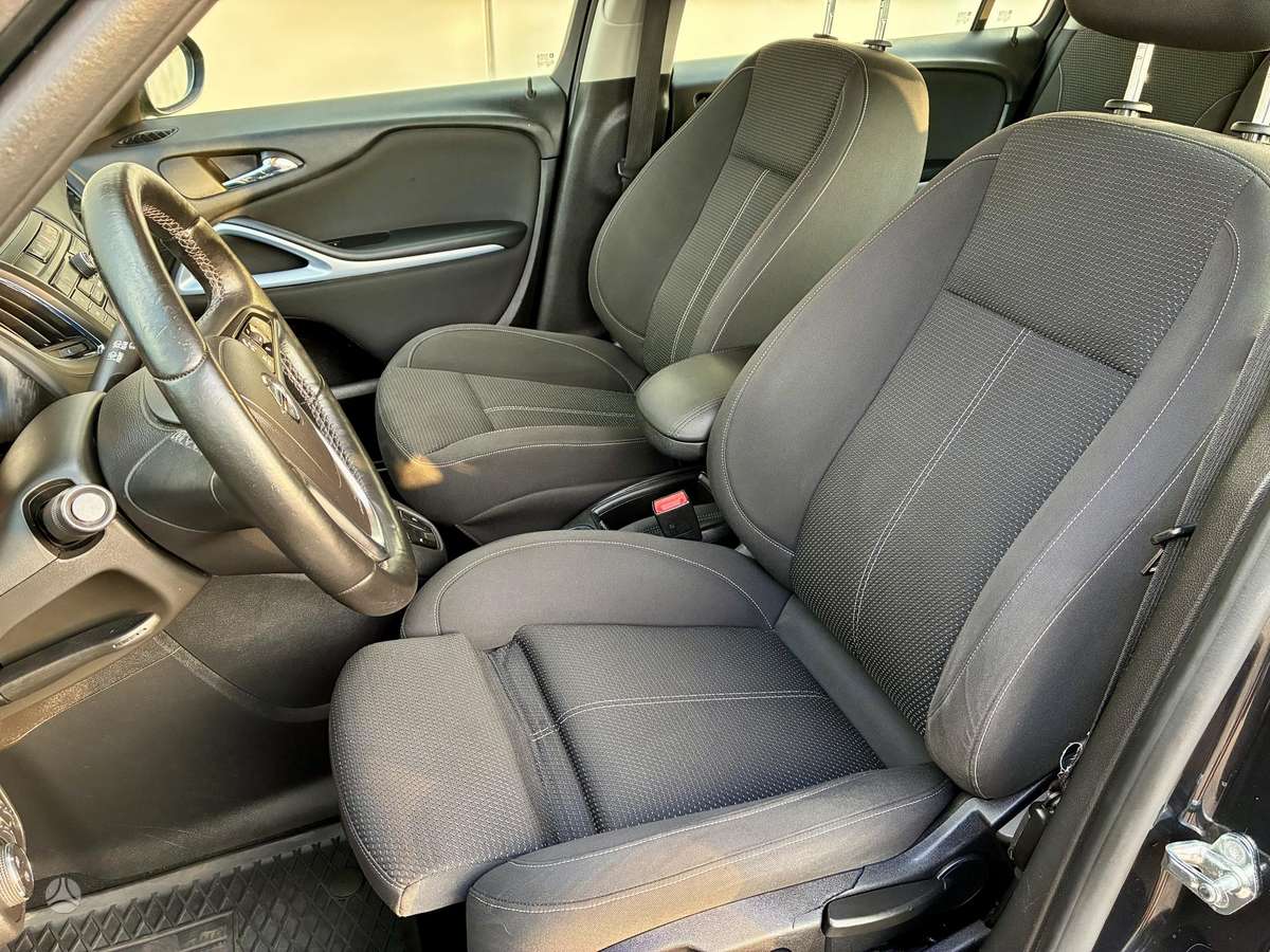Opel Zafira 2015 — photo 13