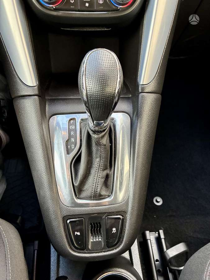 Opel Zafira 2015 — photo 16