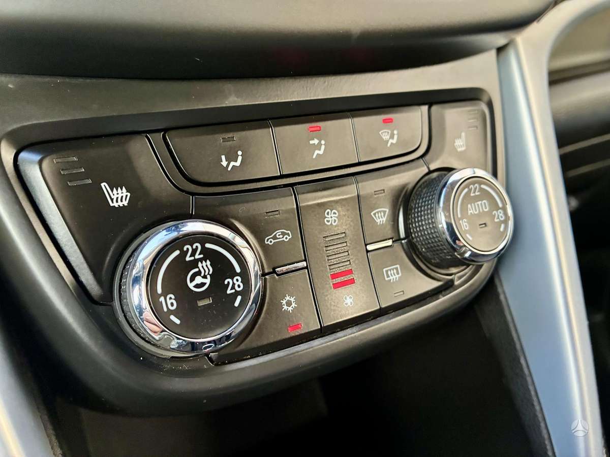 Opel Zafira 2015 — photo 17