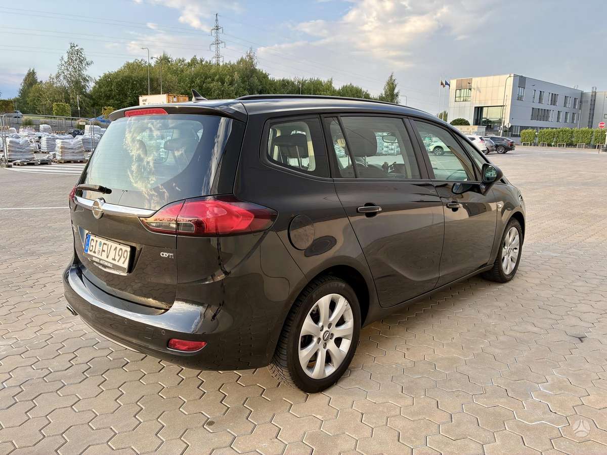 Opel Zafira 2015 — engine 1956 cm³, 131 HP (96kW)