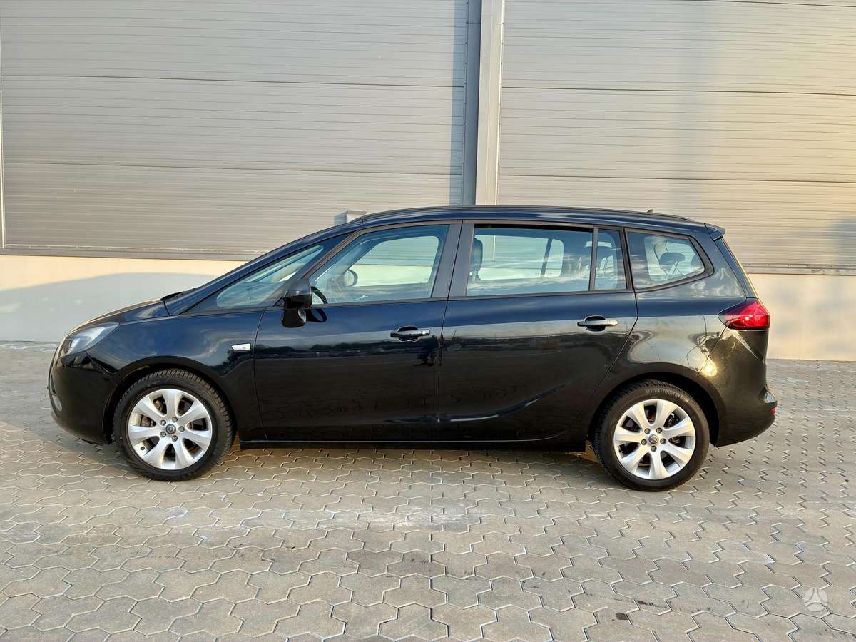 Opel Zafira 2015 — photo 7