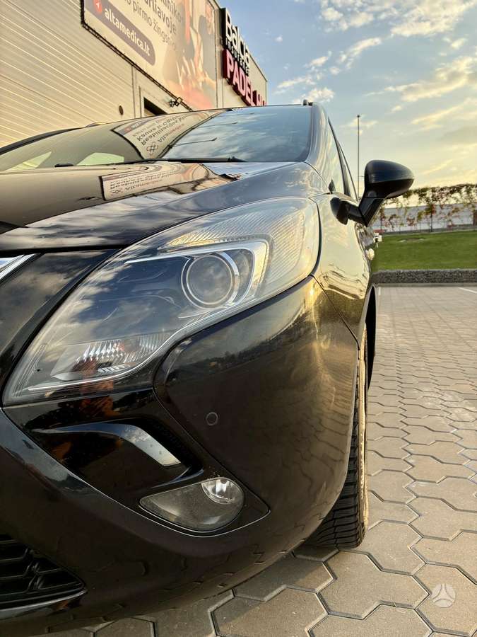 Opel Zafira 2015 — photo 9