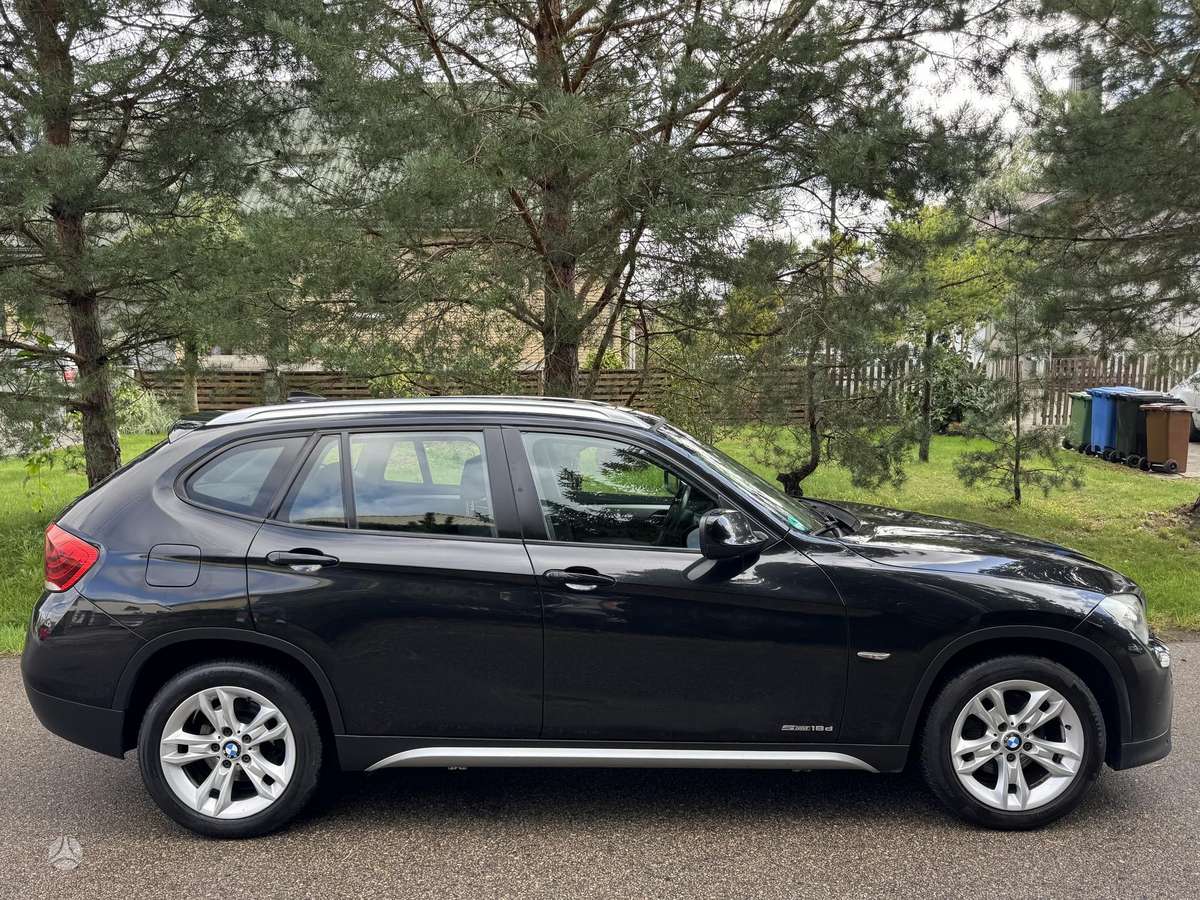 BMW X1 2011 — rear view