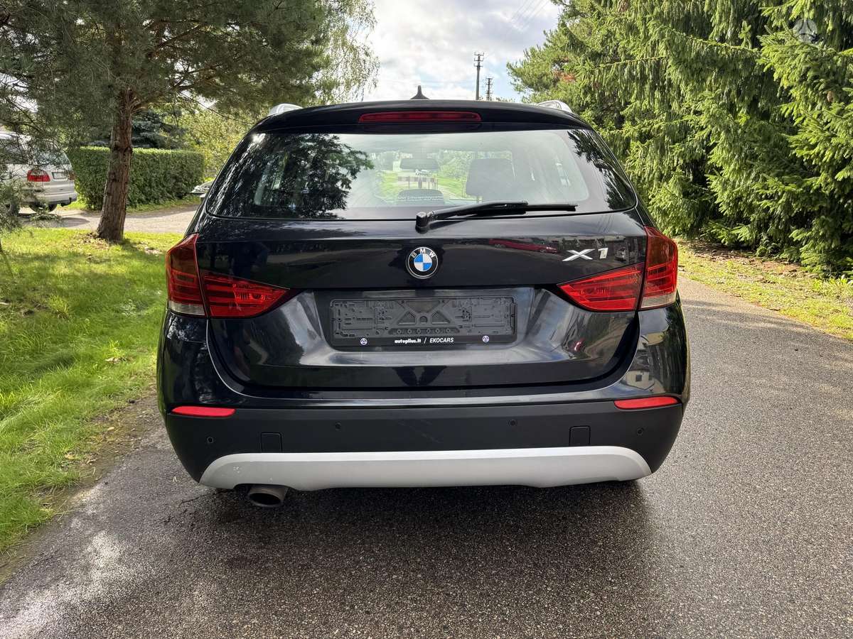 BMW X1 2011 — engine 1995 cm³, 143 HP (105kW)