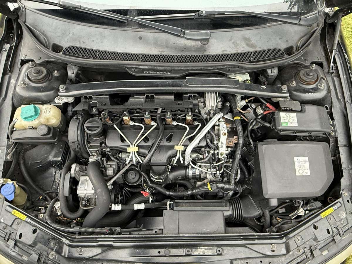 Volvo V70 2006 — photo 21