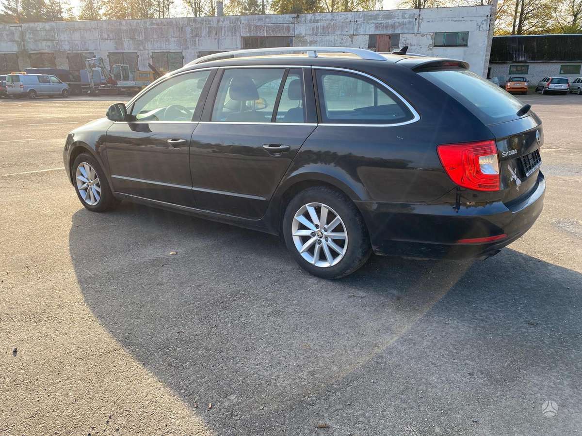 Skoda Superb 2014 — interior