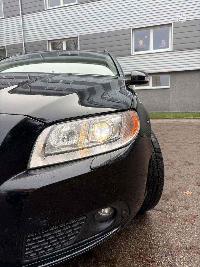 Volvo V70 2011 — photo 10