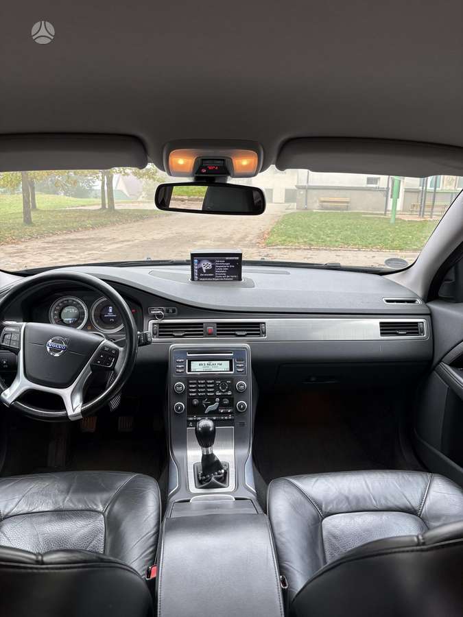 Volvo V70 2011 — photo 11