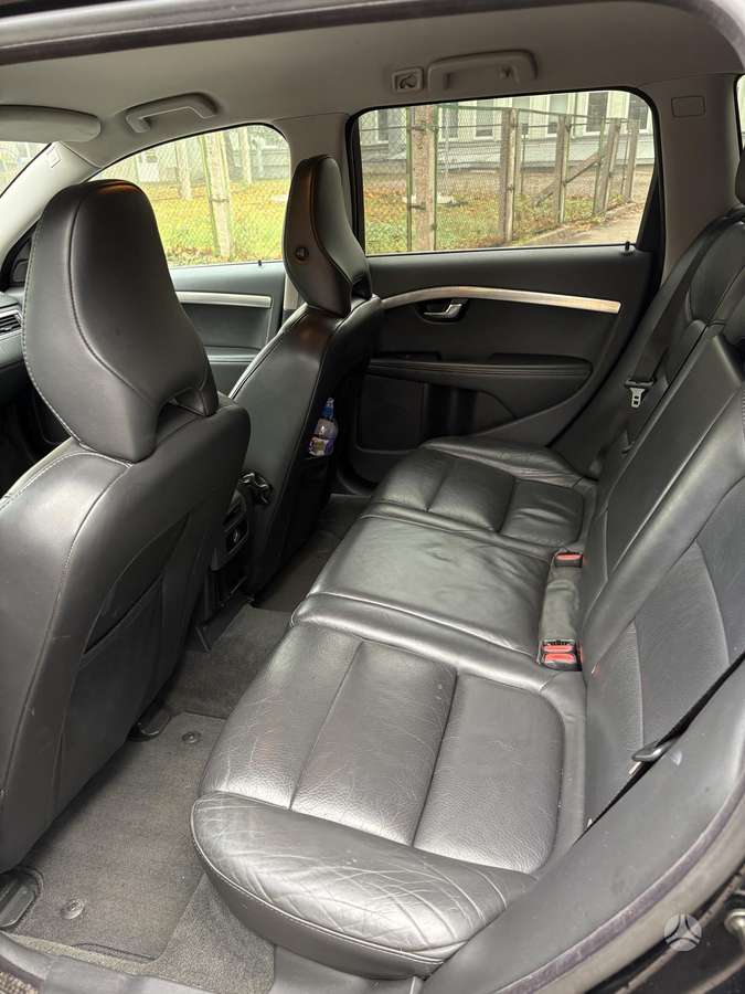 Volvo V70 2011 — photo 12