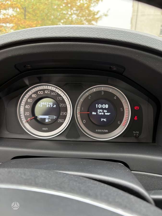 Volvo V70 2011 — photo 14