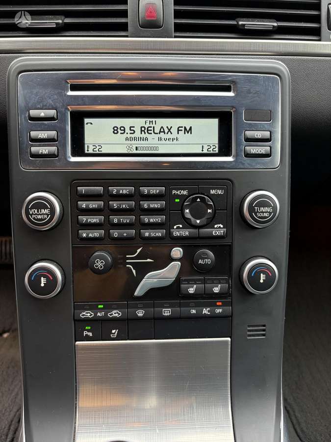 Volvo V70 2011 — photo 15