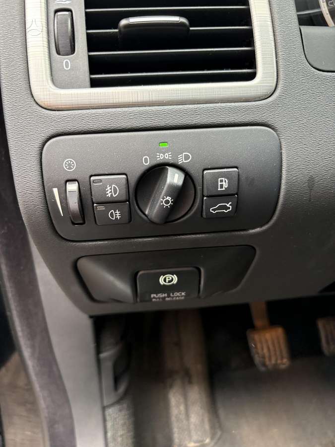 Volvo V70 2011 — photo 17