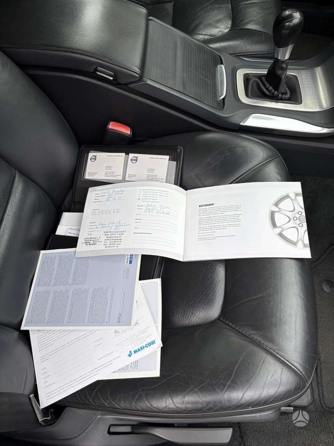 Volvo V70 2011 — photo 19