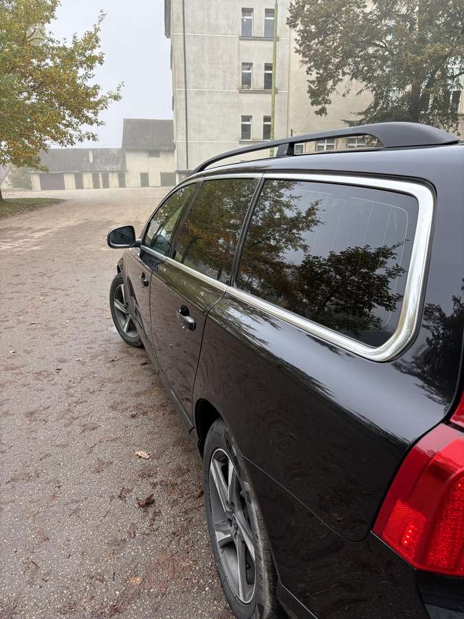 Volvo V70 2011 — photo 7