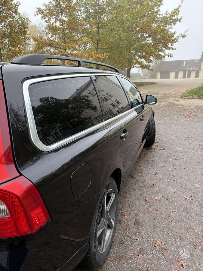 Volvo V70 2011 — photo 8