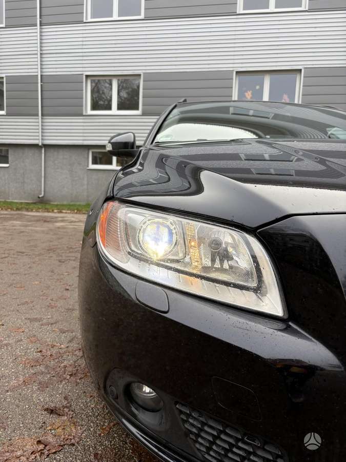 Volvo V70 2011 — photo 9