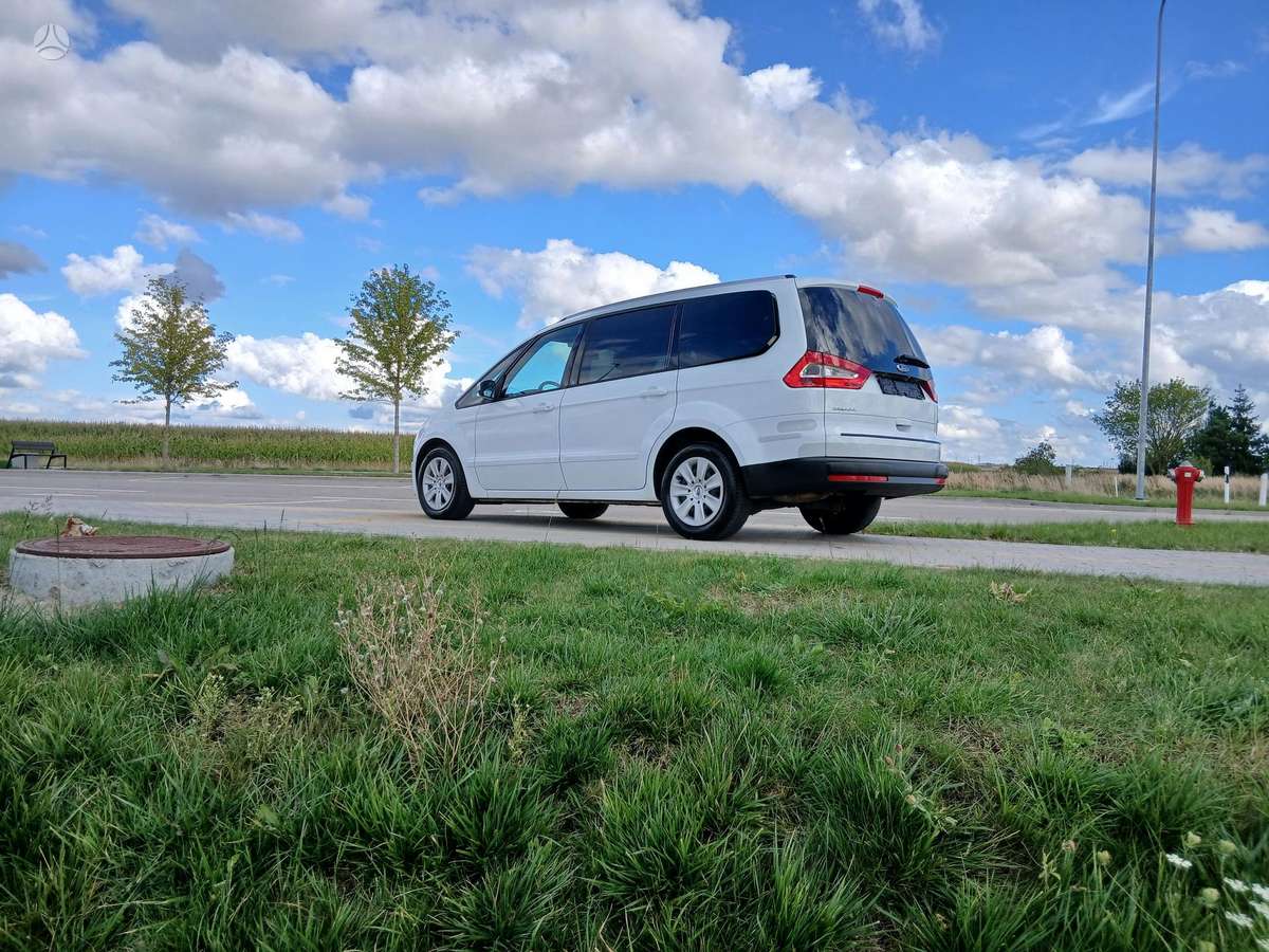 Ford Galaxy 2013 — photo 14