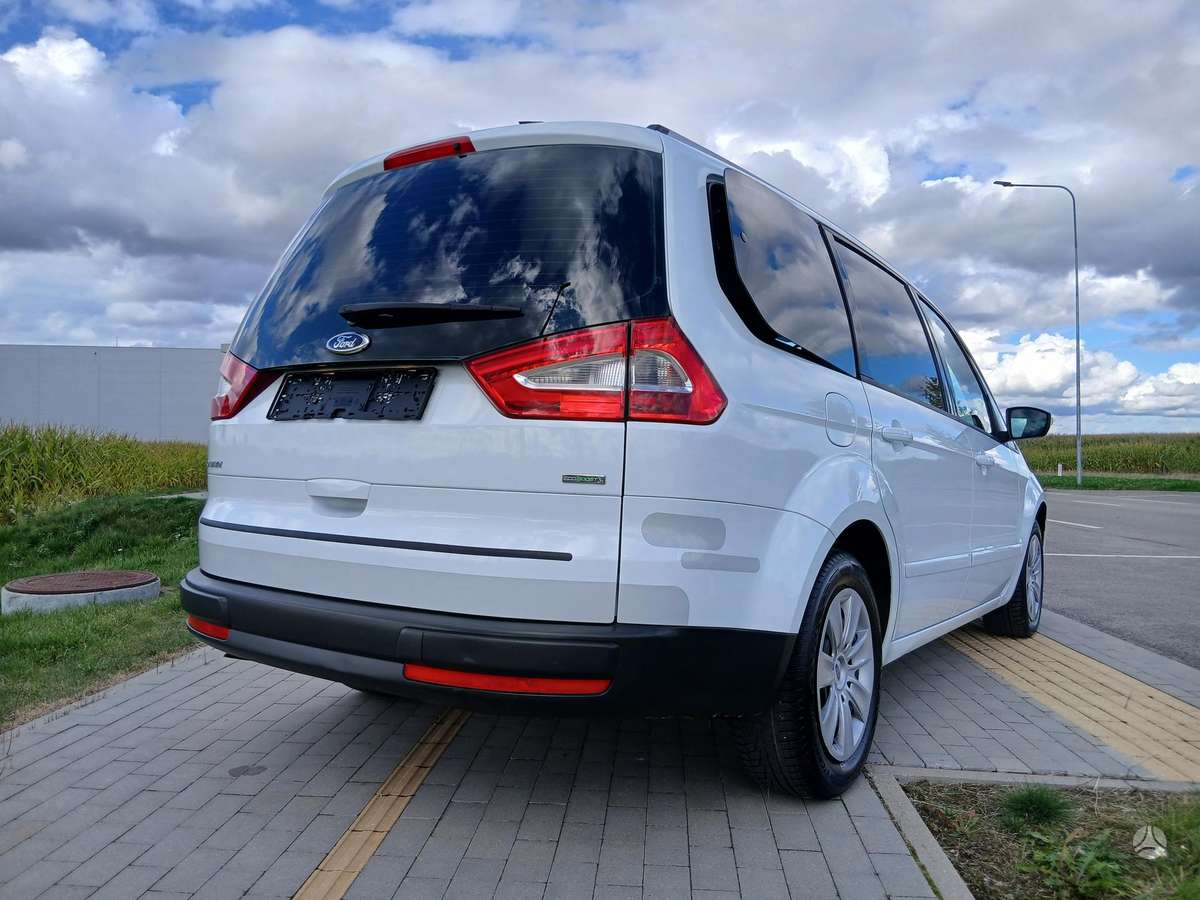 Ford Galaxy 2013 — photo 17