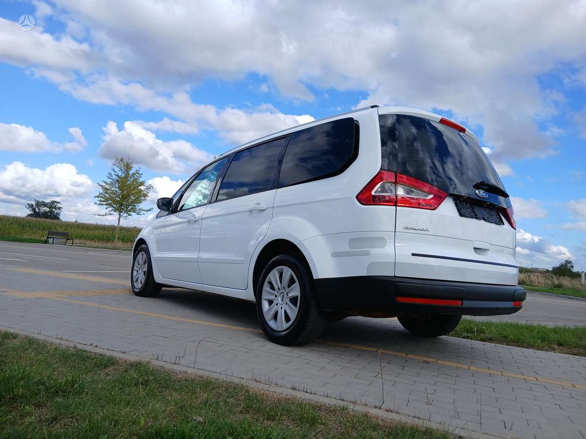 Ford Galaxy 2013 — rear view