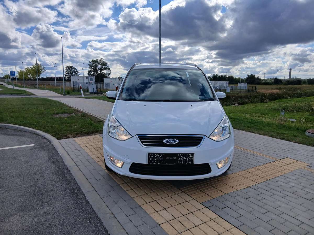 Ford Galaxy 2013 — photo 20