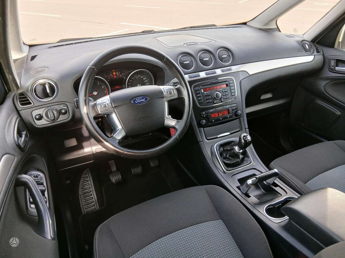 Ford Galaxy 2013 — photo 22
