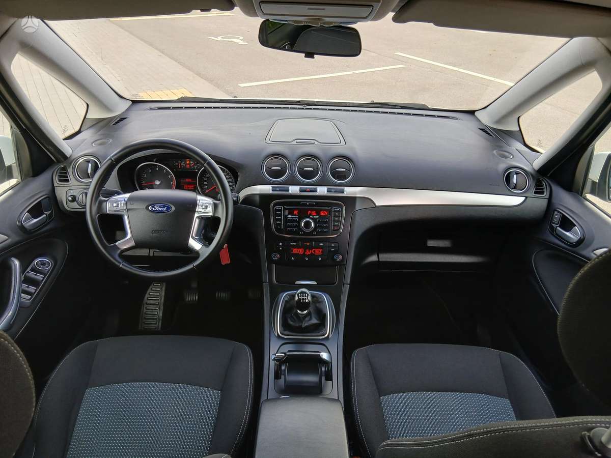 Ford Galaxy 2013 — photo 23
