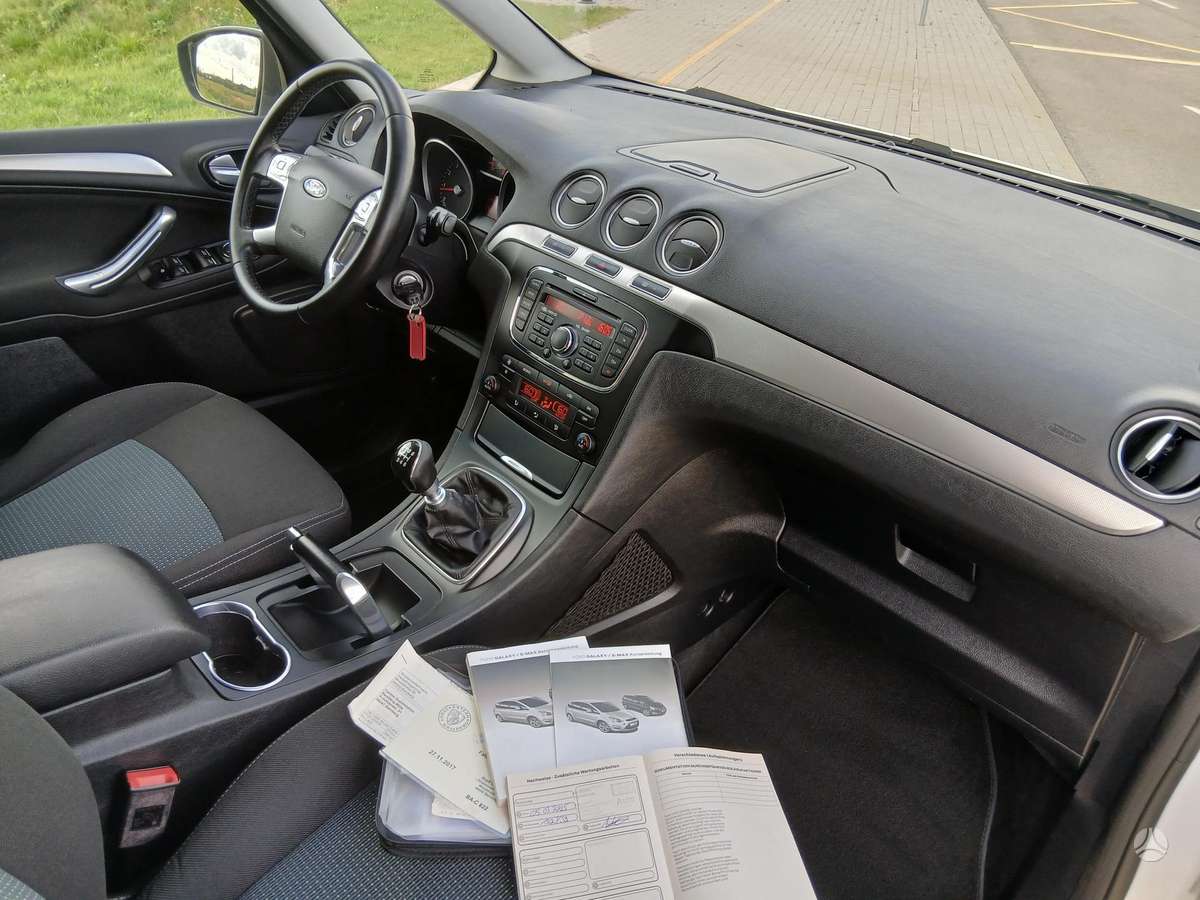 Ford Galaxy 2013 — photo 24