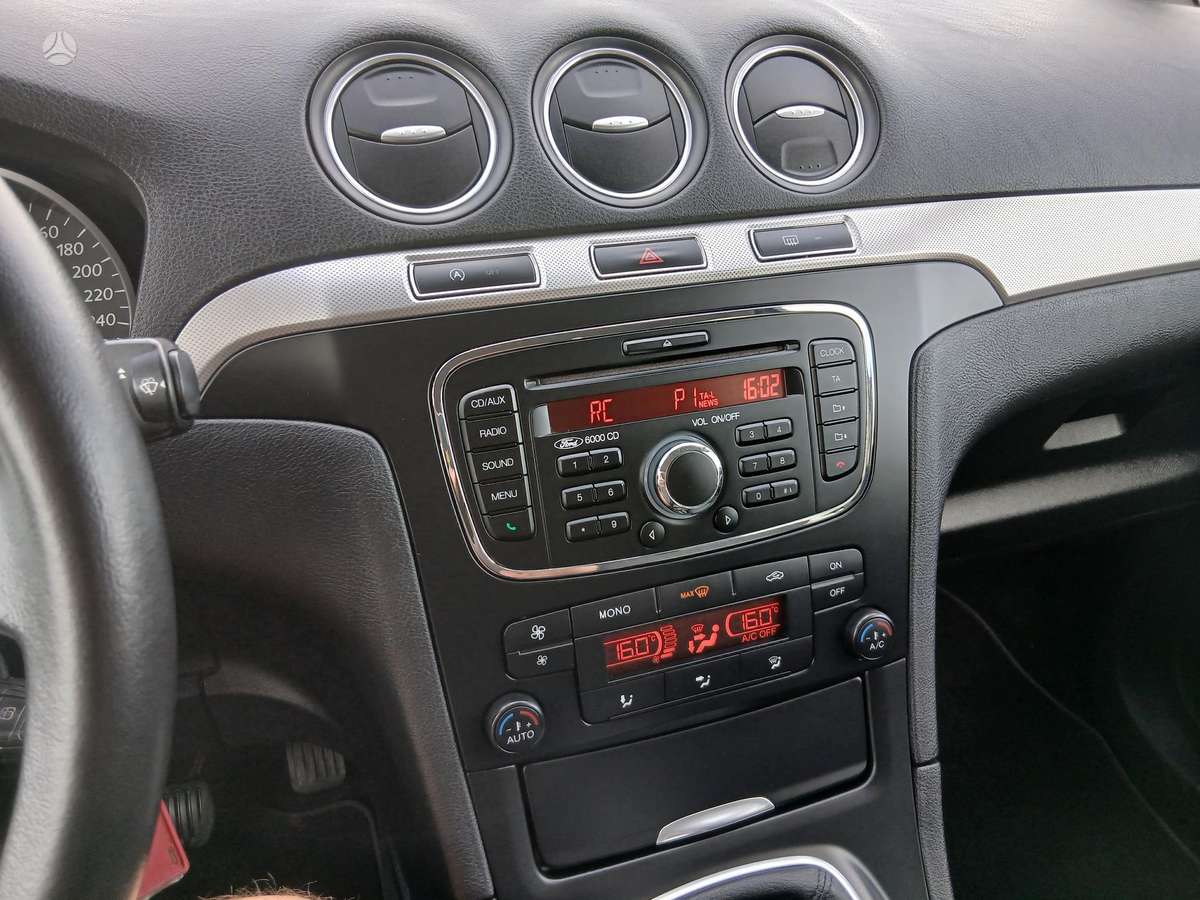 Ford Galaxy 2013 — photo 25