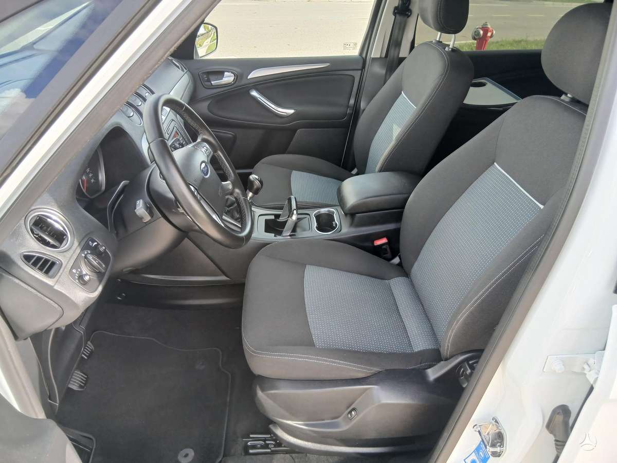 Ford Galaxy 2013 — photo 27