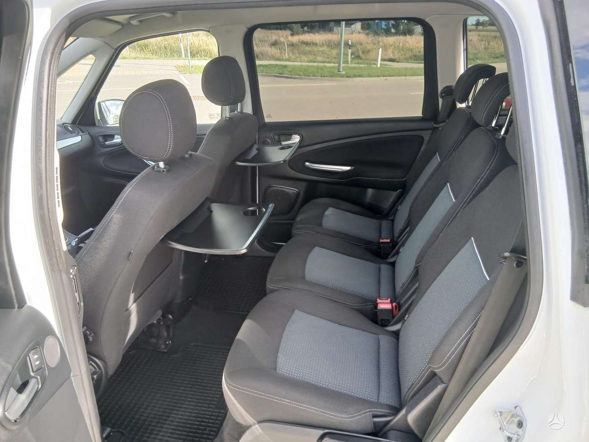 Ford Galaxy 2013 — photo 35