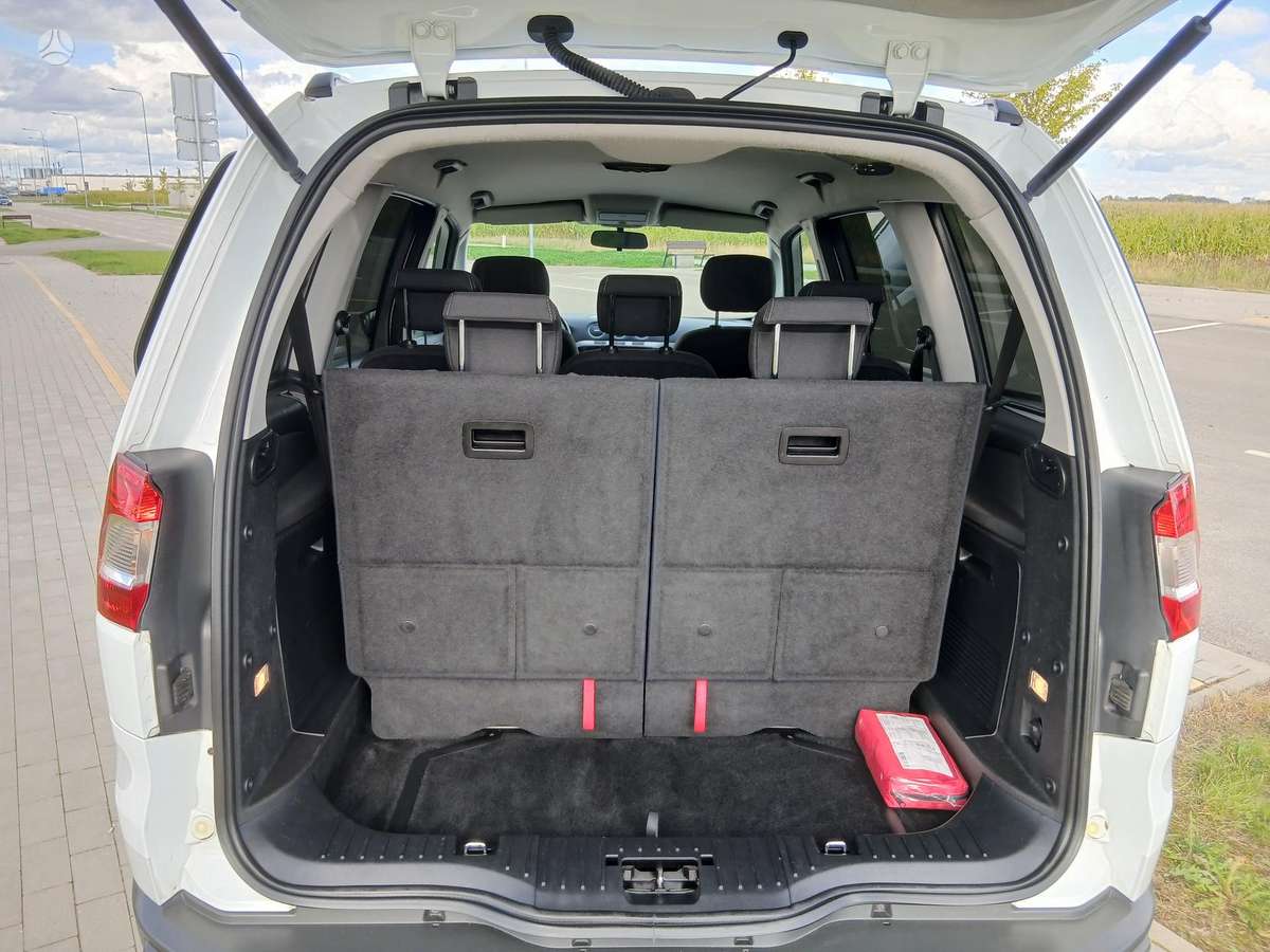 Ford Galaxy 2013 — photo 37