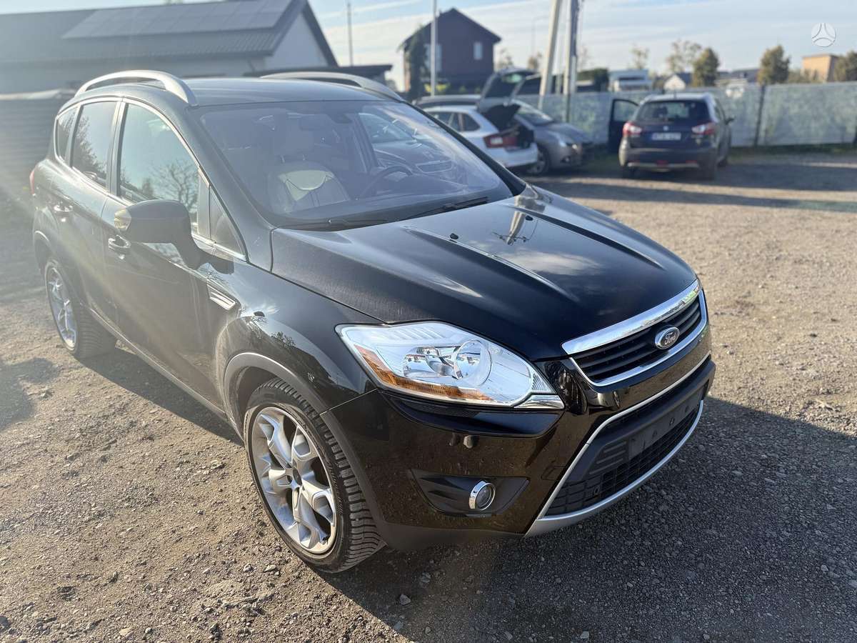 Ford Kuga 2011 — салон