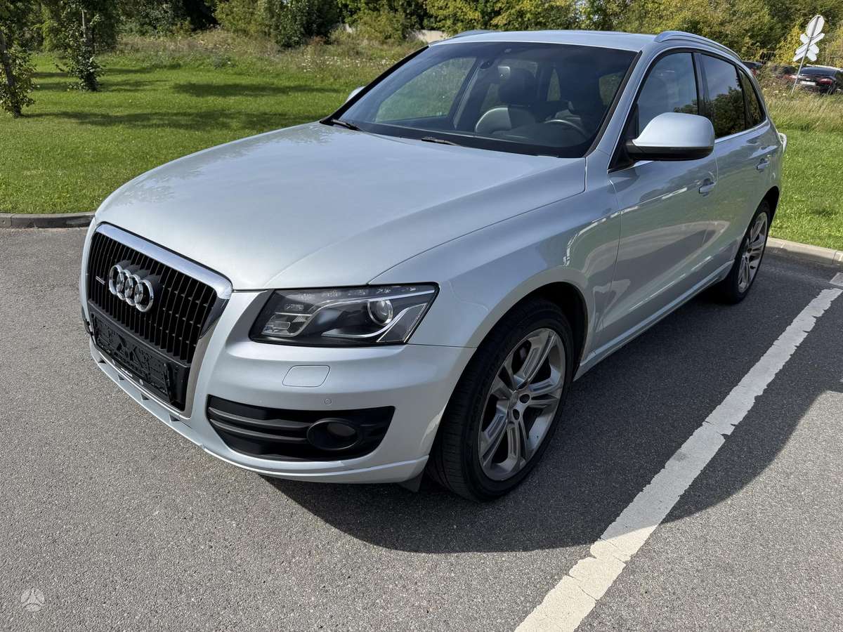 Audi Q5 2011 — interior