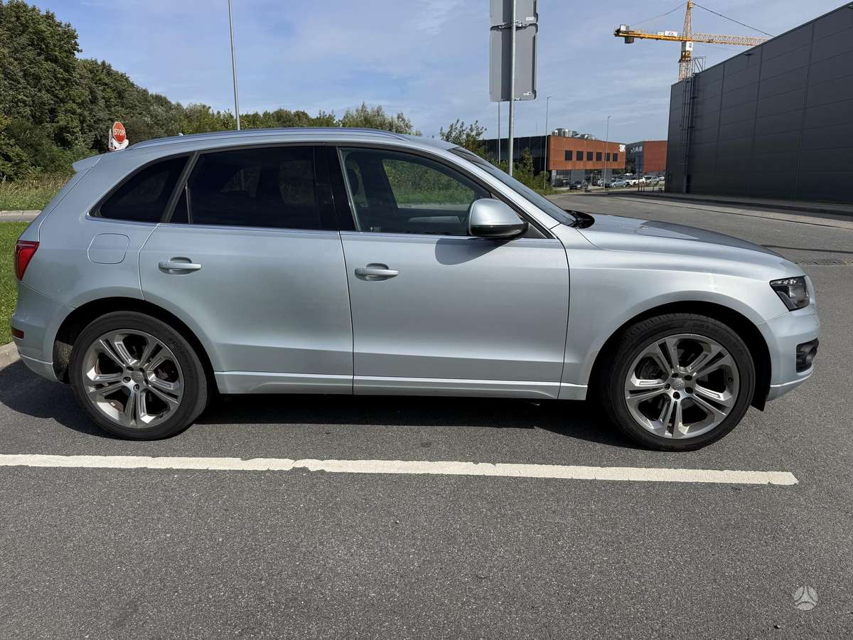 Audi Q5 2011 — engine 1984 cm³, 211 HP (155kW)