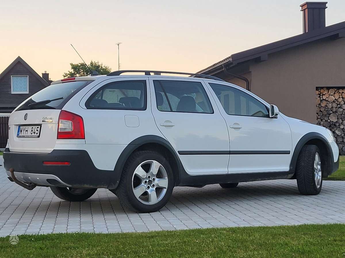 Skoda Octavia 2011 — вигляд ззаду